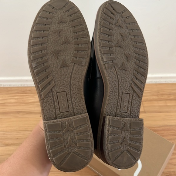 NWOT Earth Java Black Leather Loafers Size 9m - Picture 2 of 9